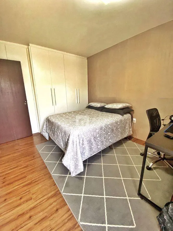 Casa con 4 dormitorios en suite y ventanales del suelo al techo — photo 25