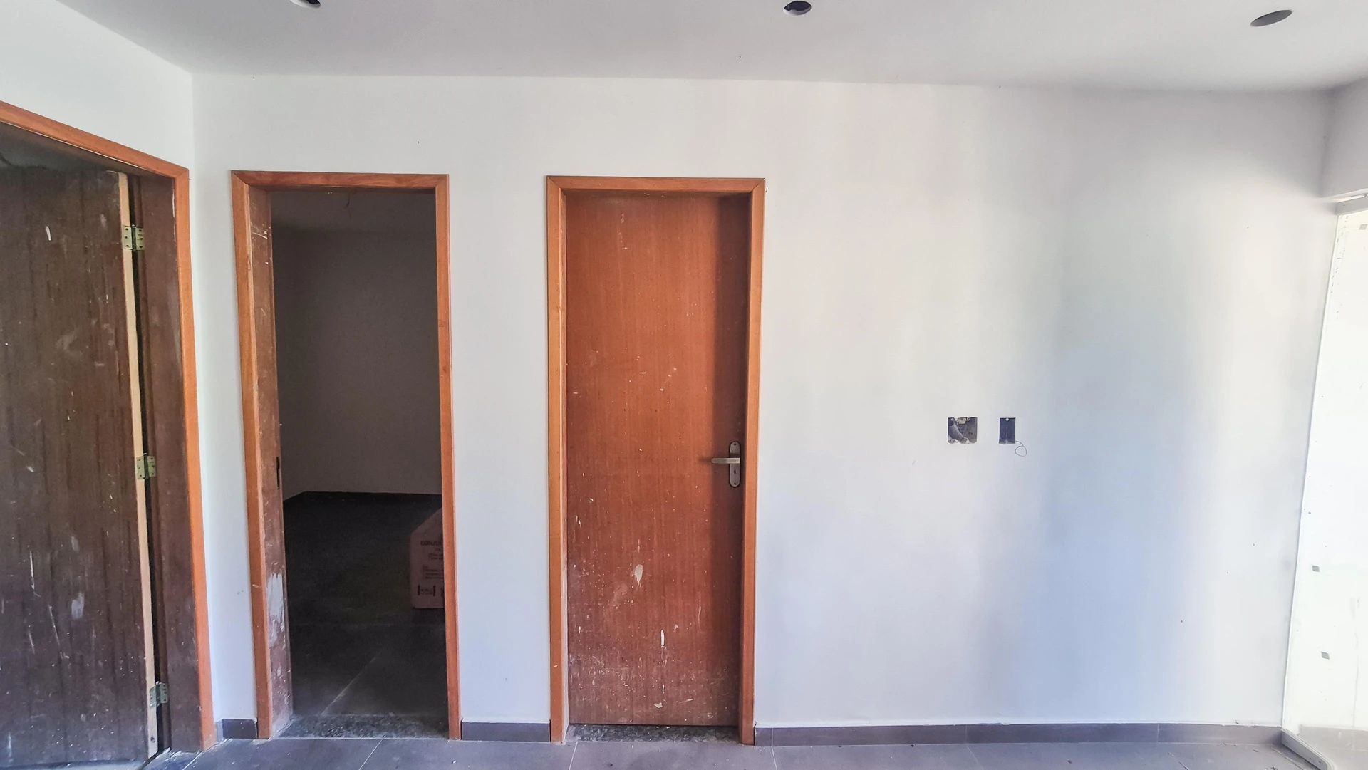 Apartamento com 2 quartos e box de vidro no banheiro — photo 15