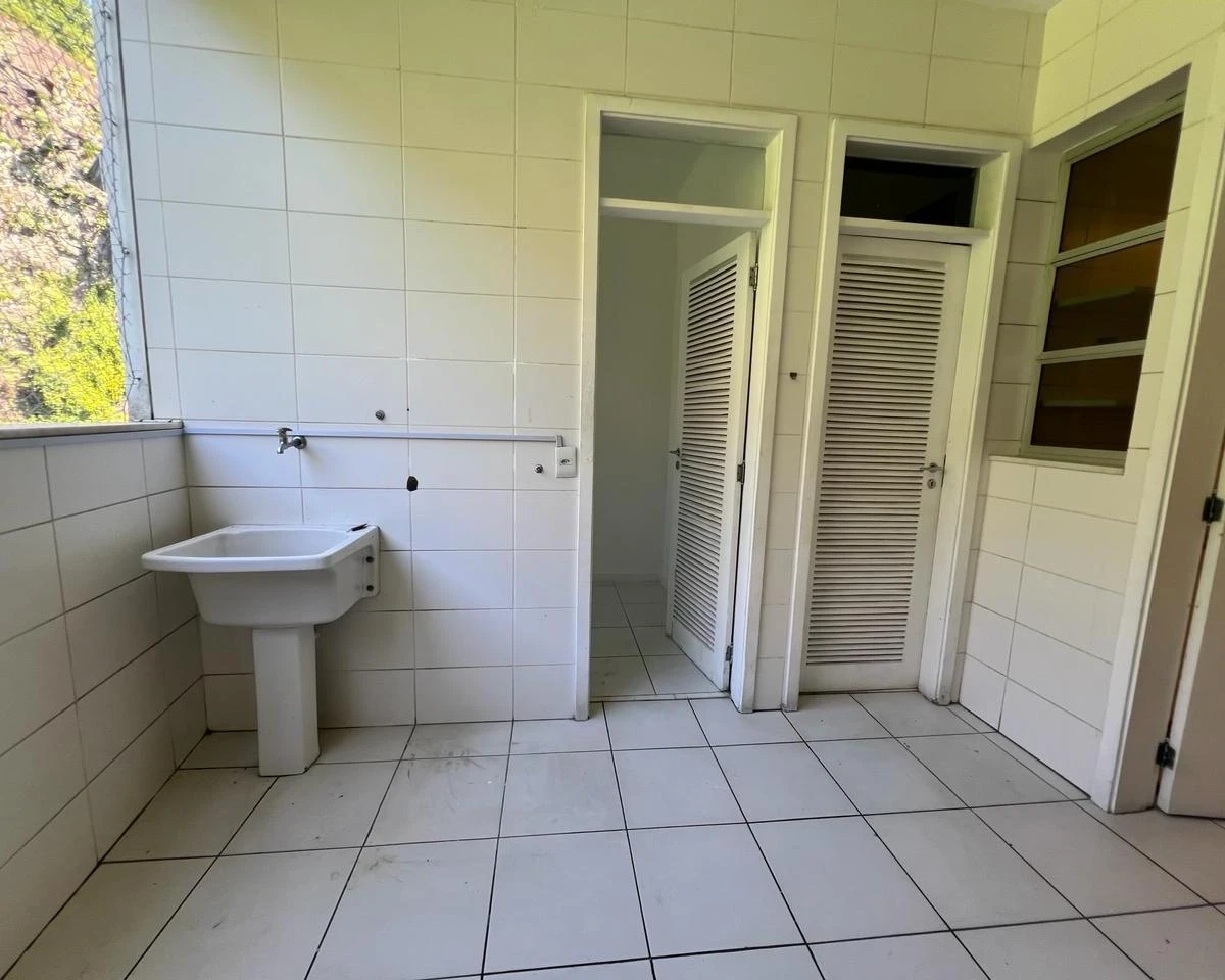 Apartamento de 200 m² com 4 quartos, 4 banheiros e 2 vagas — photo 6