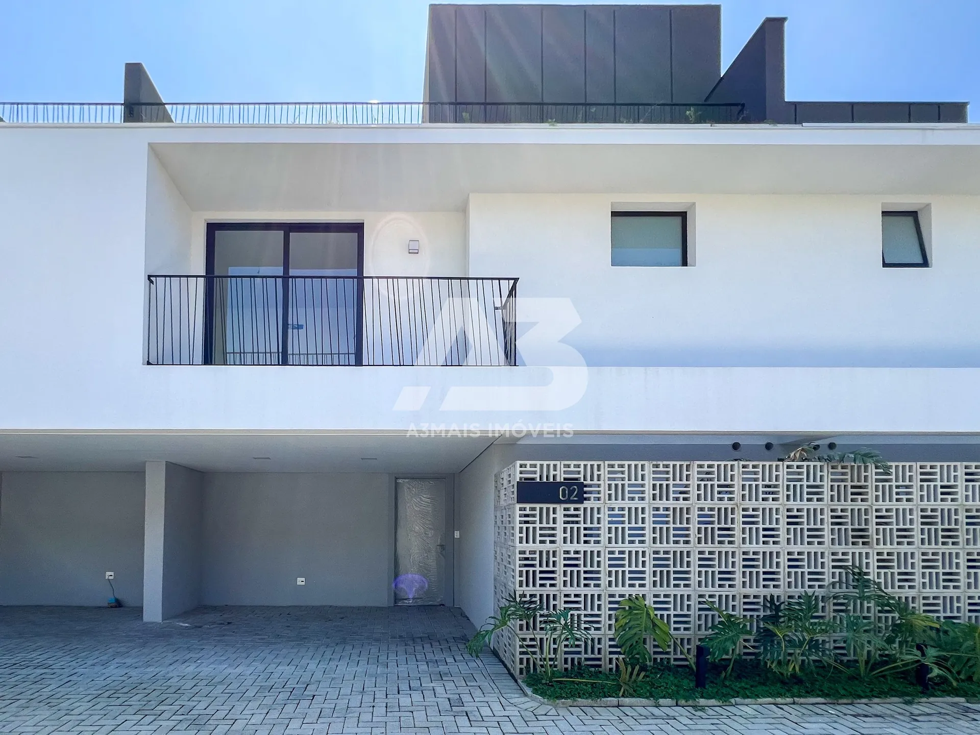 Glass-enclosed balcony in a 3-bedroom house, 137 m² — photo 7