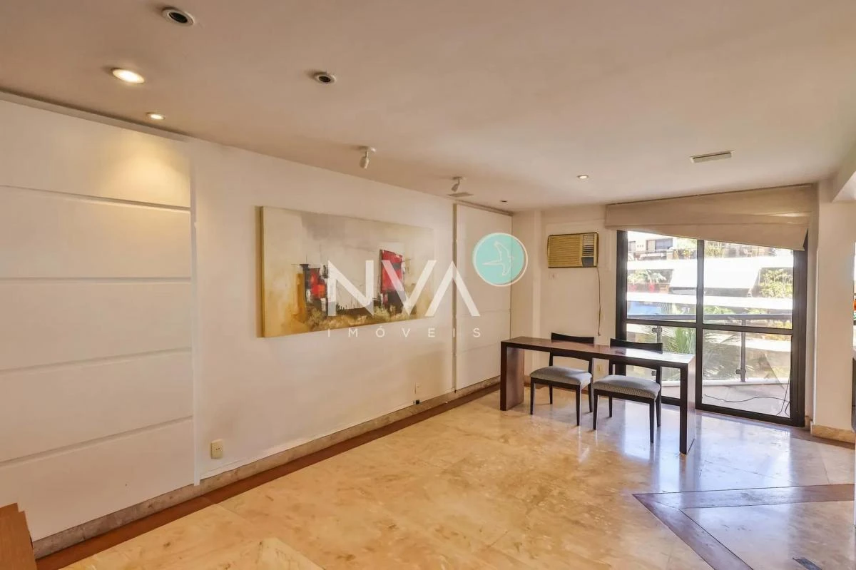 Apartment with balcony, 3 bedrooms and 4 bathrooms — photo 13