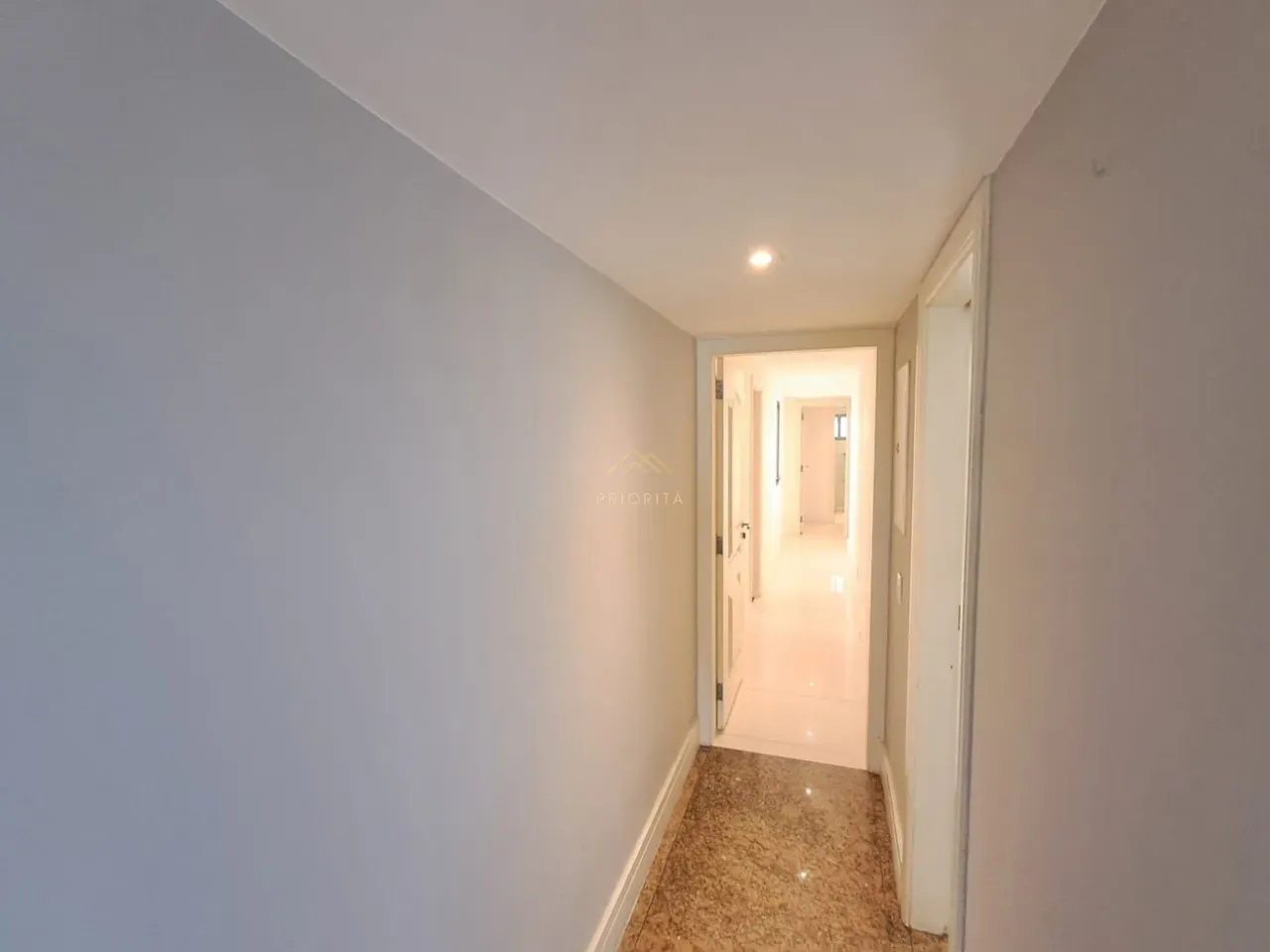 Floor-to-ceiling windows in a 4-bedroom apartment, 235 m² — photo 36