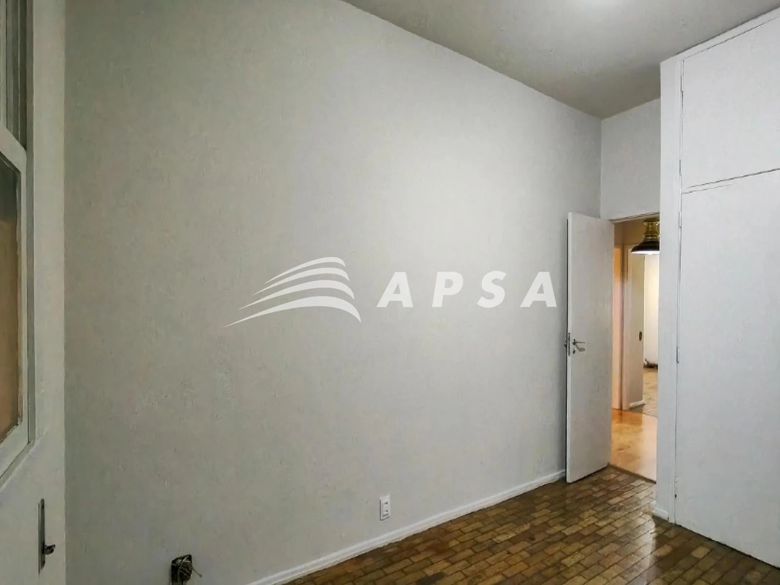 128 m² unfurnished apartment with 4 bedrooms and closed kitchen — photo 8