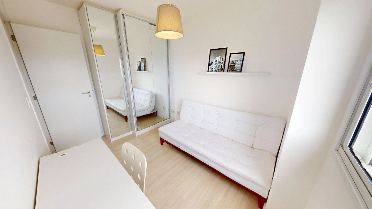 Furnished apartment, 95 m², with a glass-enclosed balcony — photo 25