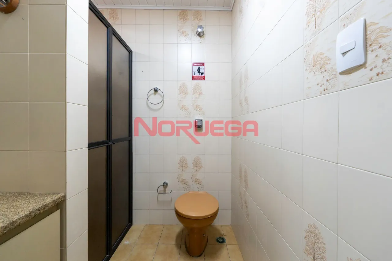 2-bedroom apartment with a glass-enclosed shower — photo 12