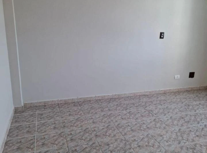 Unfurnished apartment with 3 bedrooms and 1 bathroom — photo 5