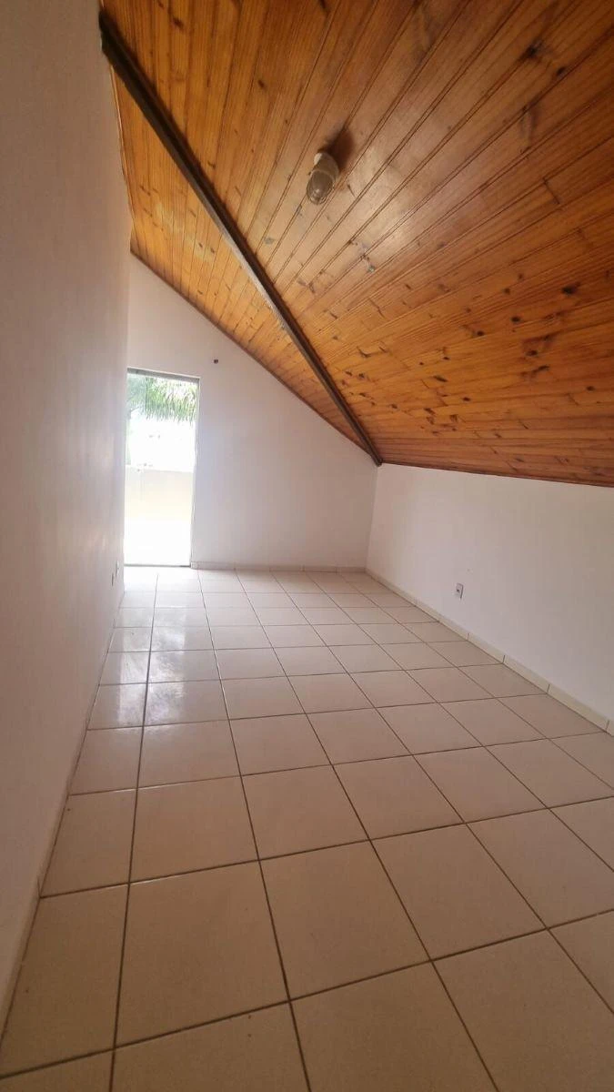360 m² house with 4 en-suite bedrooms and 3 parking — photo 24
