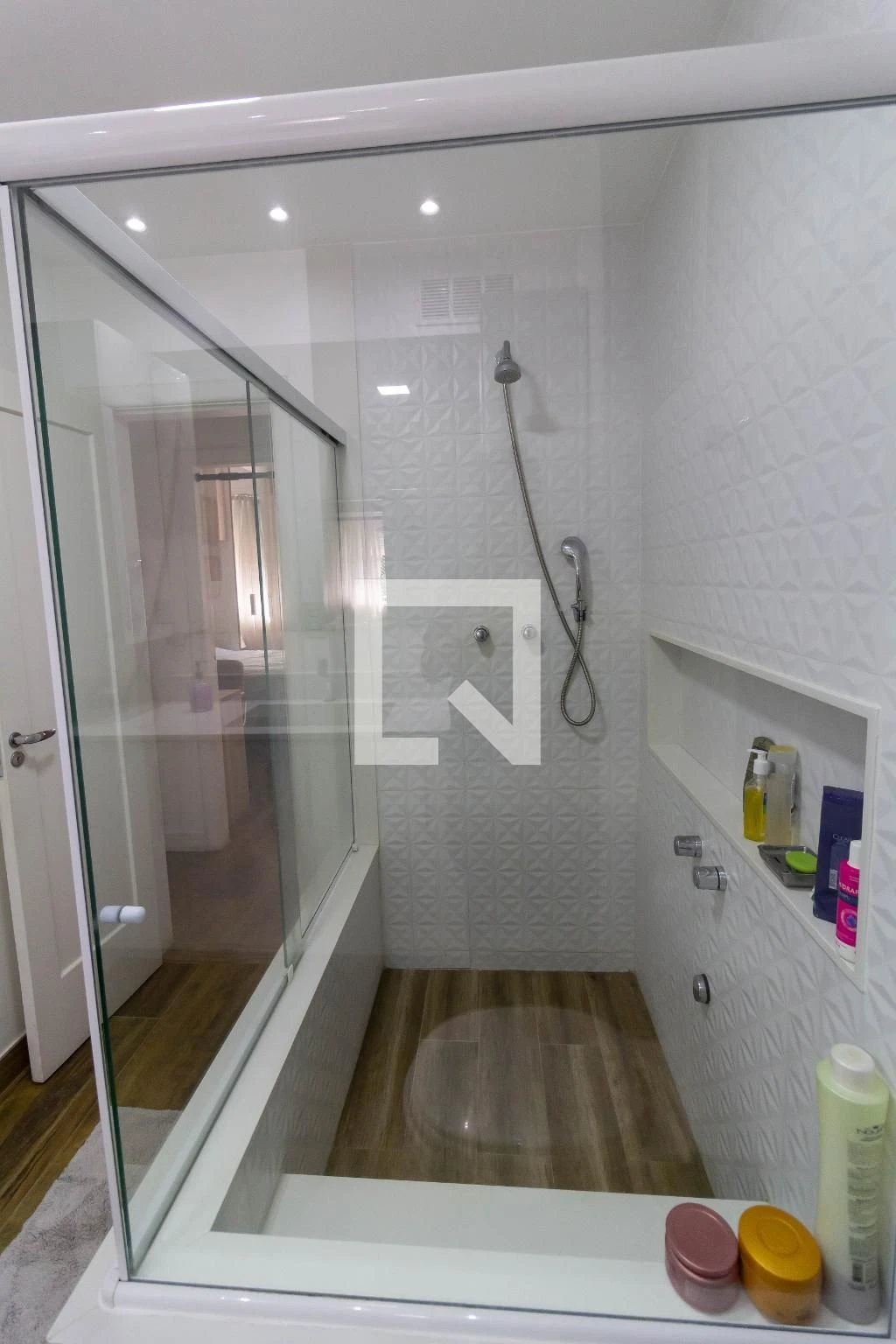 125 m² apartment with a jacuzzi and a bathtub — photo 21