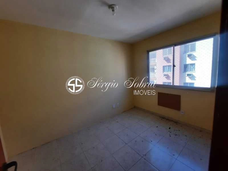 2-bedroom apartment in a building with a pool — photo 20