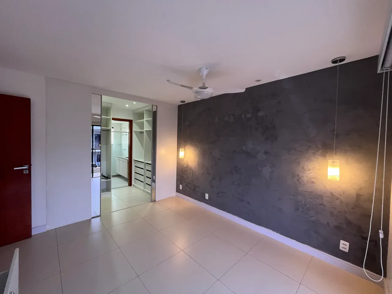 180 m² house with a walk-in closet and a mountain view — photo 21