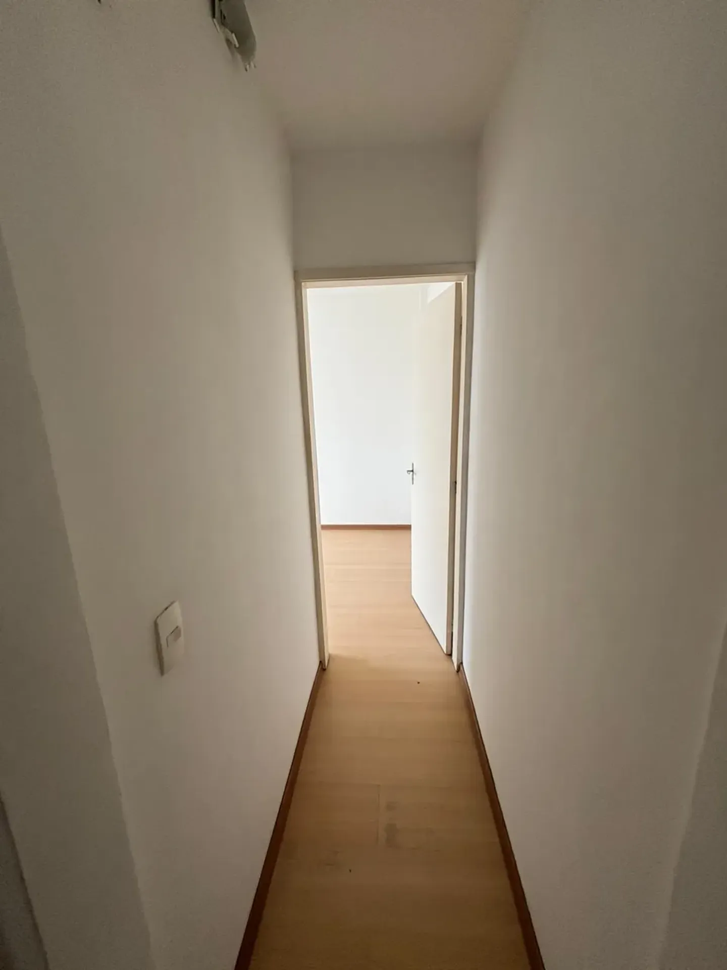 Wood or laminate floors in a 2-bedroom apartment, 23 m² — photo 8