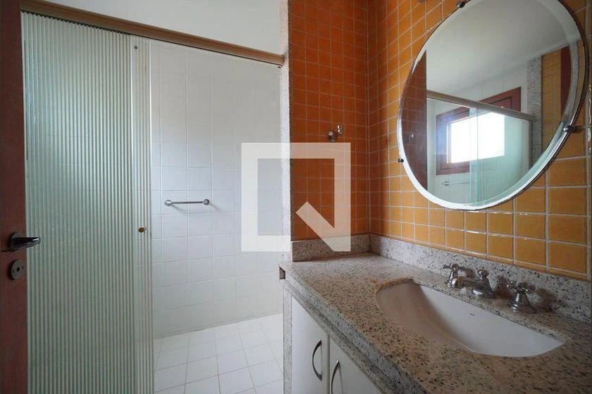 Панорамные окна и 7 спален: дом 700 м² — photo 39