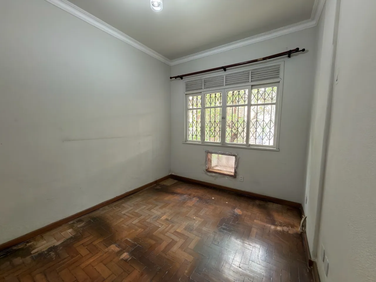Apartment, 81 m², with wood or laminate floors — photo 9