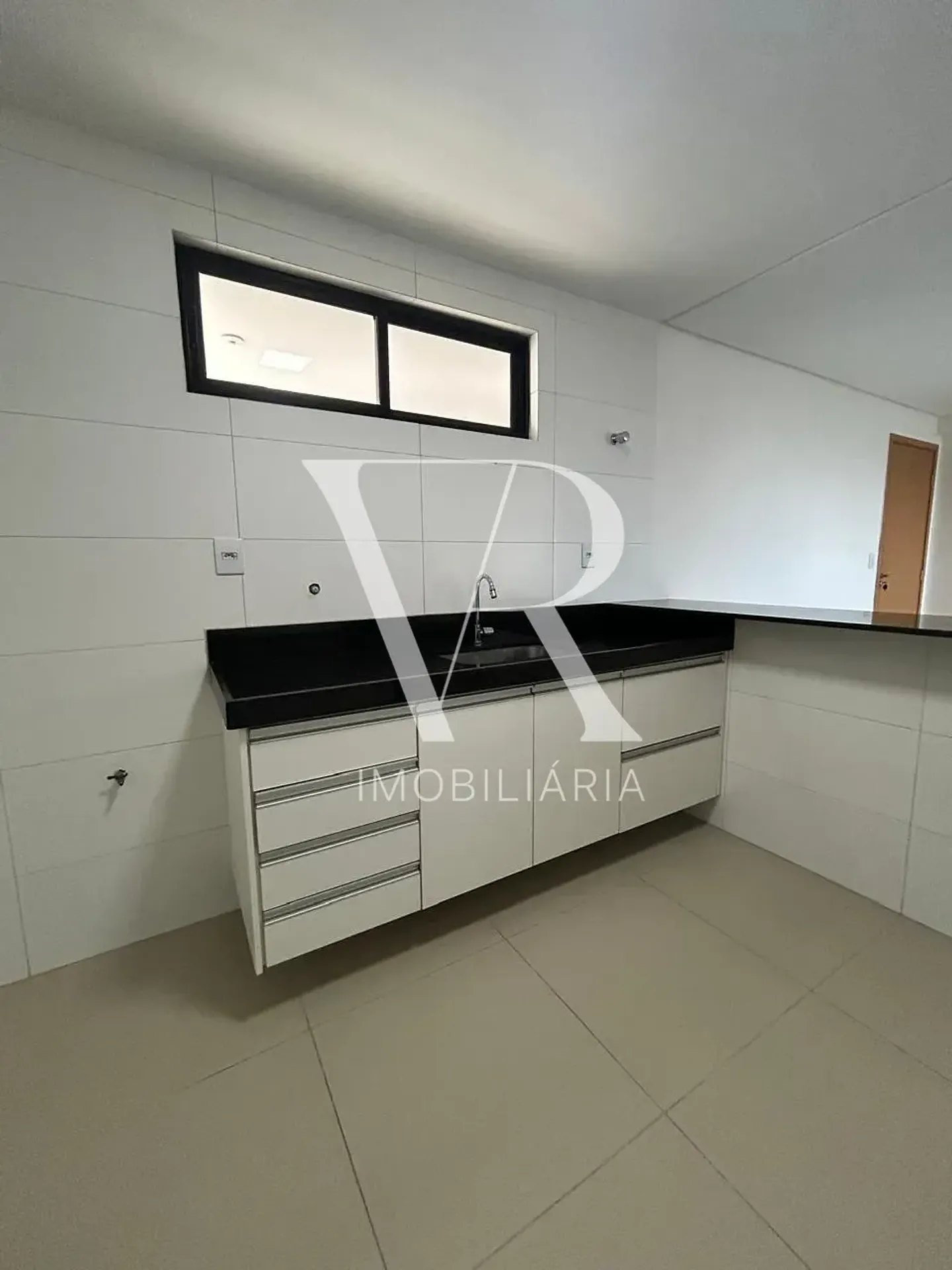 2-bedroom apartment with a separate kitchen — photo 8