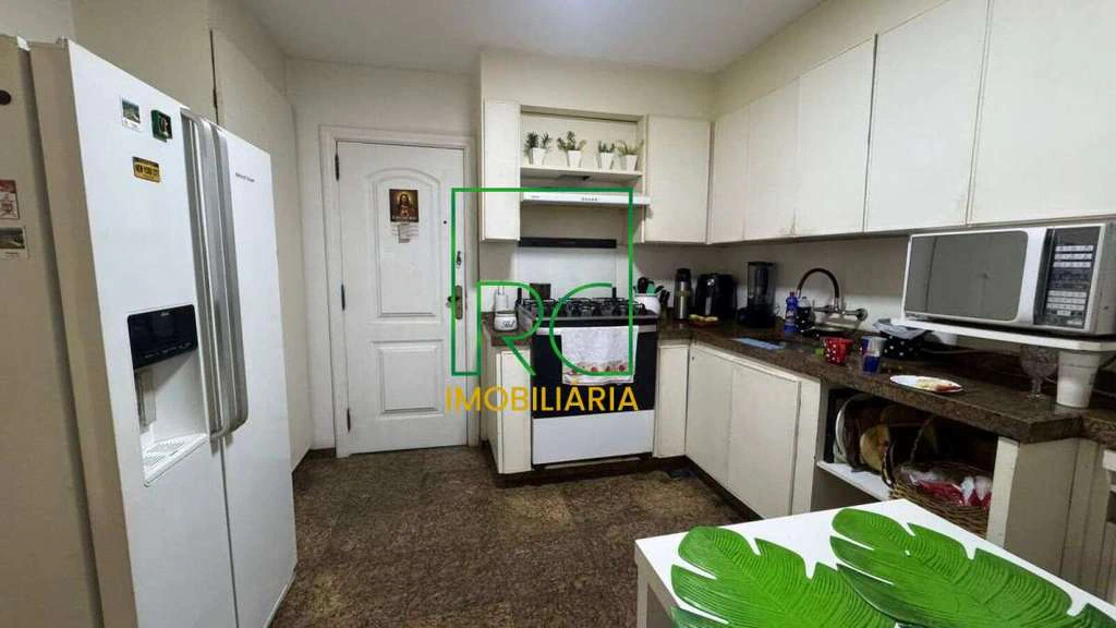 Furnished 4-bedroom apartment with 250 m² — photo 2