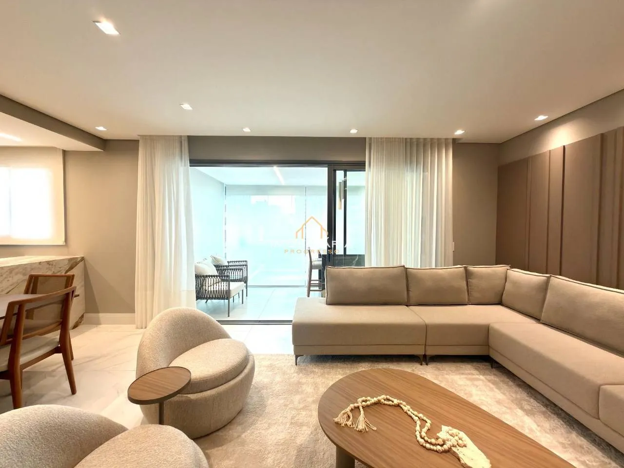 Floor-to-ceiling windows in a 3-bedroom apartment, 138 m² — photo 39