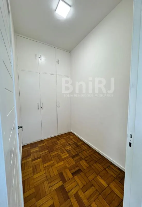 Home office in a 4-bedroom apartment, 280 m² — photo 7