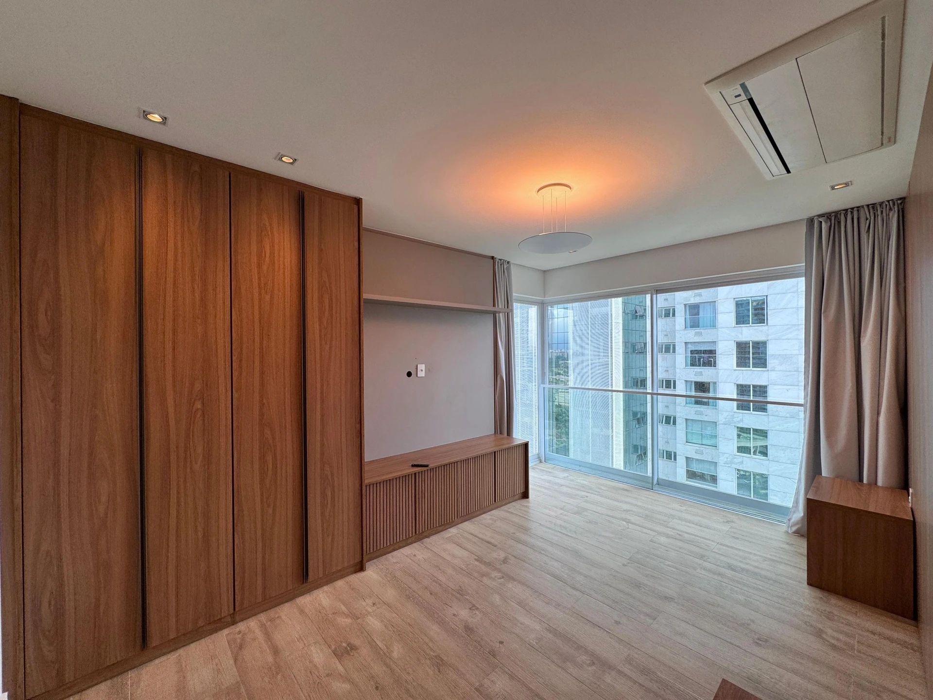 Apartamento mobiliado com 3 suítes e 4 vagas — photo 9