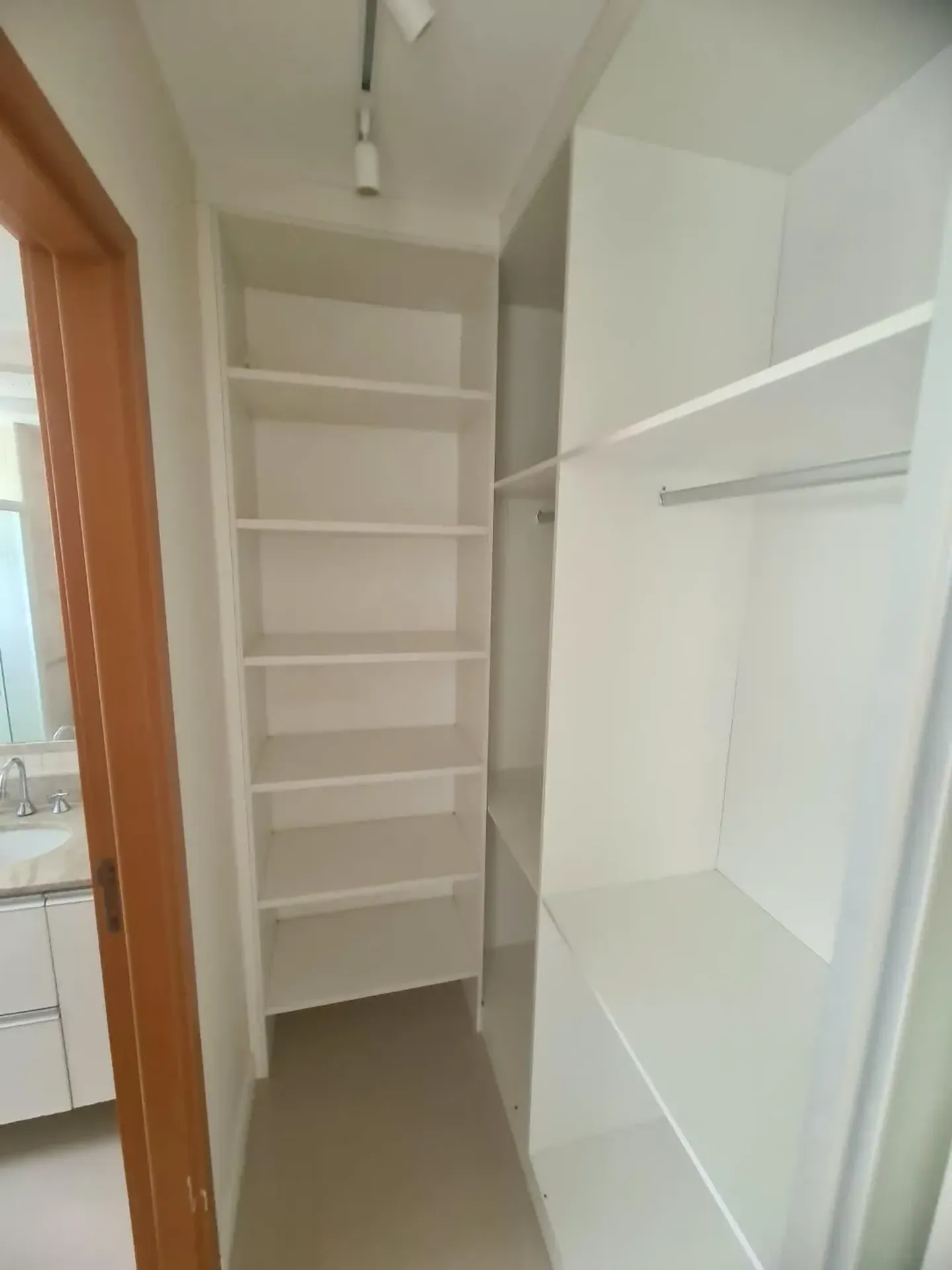 Walk-in closet in a 3-bedroom apartment, 81 m² — photo 19
