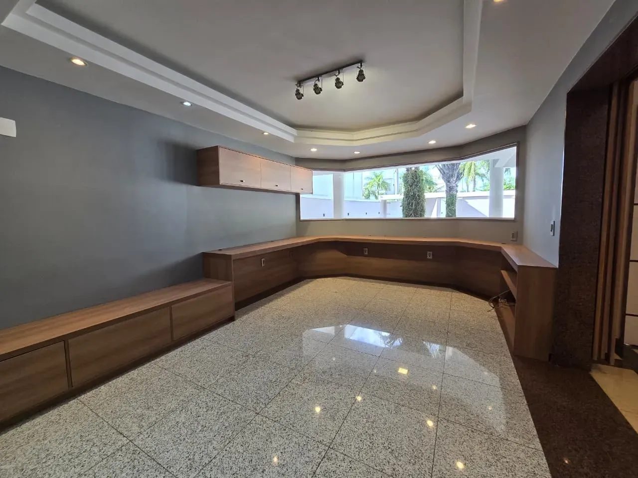 Будинок на 450 м² з 4 спальнями та кухнею з газом — photo 33