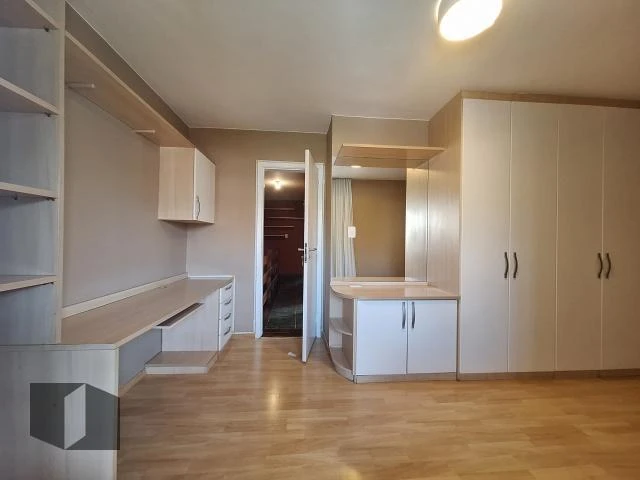 Condominium house with 4 bedrooms and 3 bathrooms — photo 37
