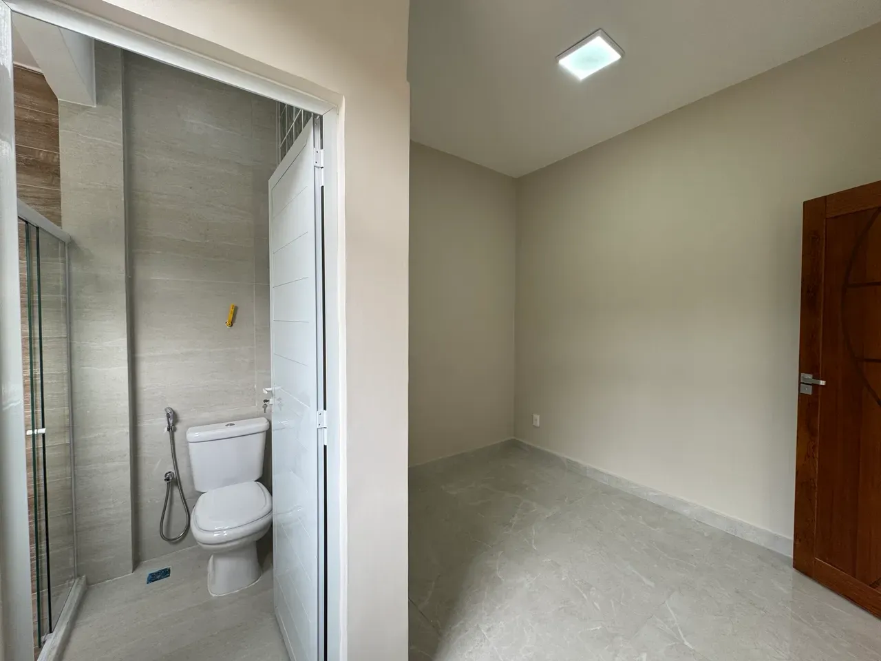 Glass-enclosed balcony in a one-bedroom apartment, 39 m² — photo 8