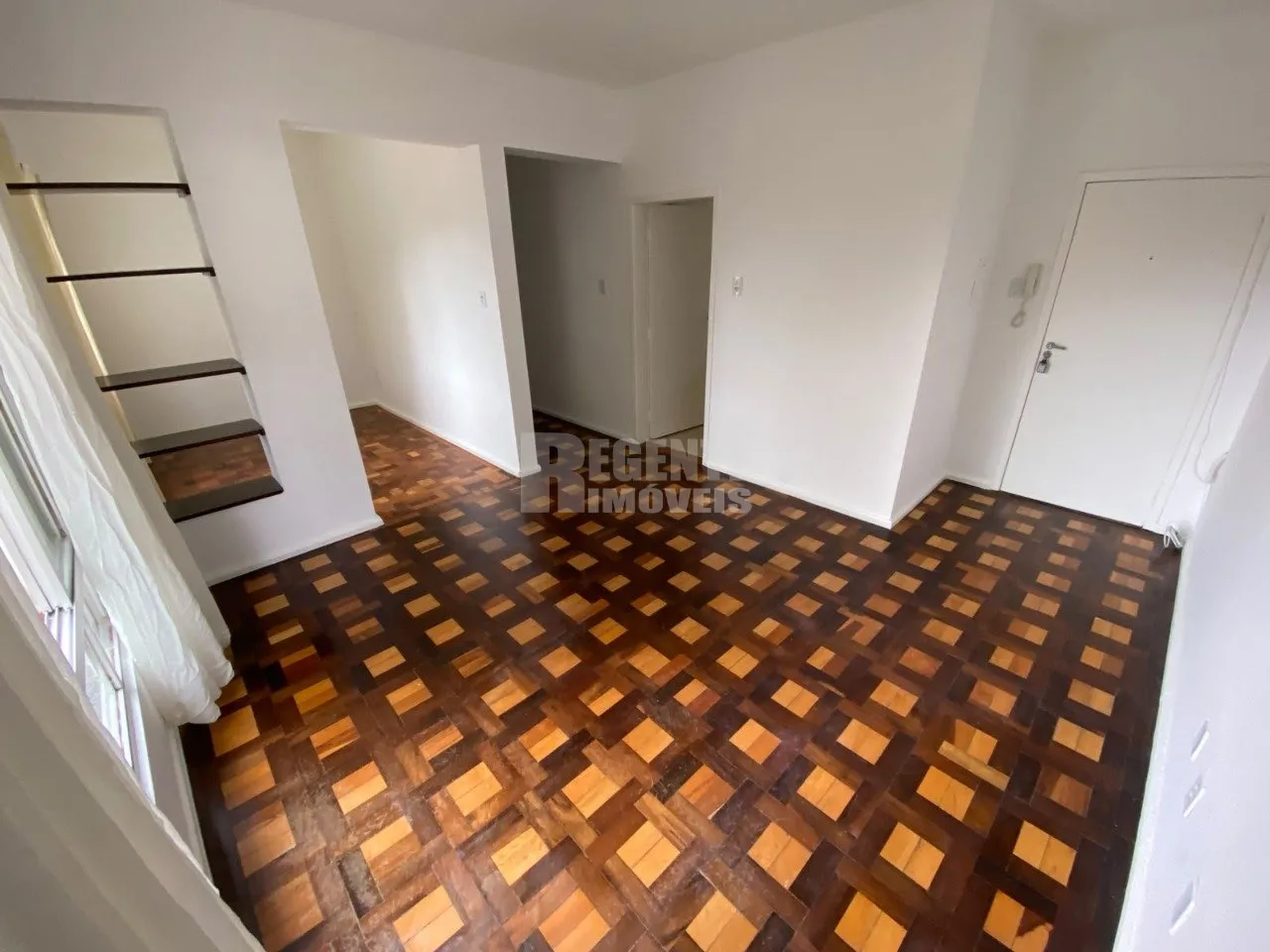 Wood or laminate floors in a 2-bedroom apartment, 80 m² — photo 6