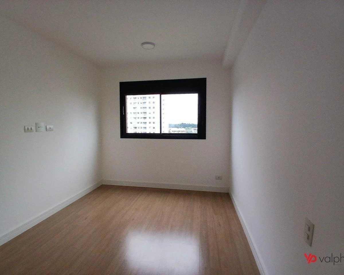 2-bedroom apartment in a building with a gym — photo 32