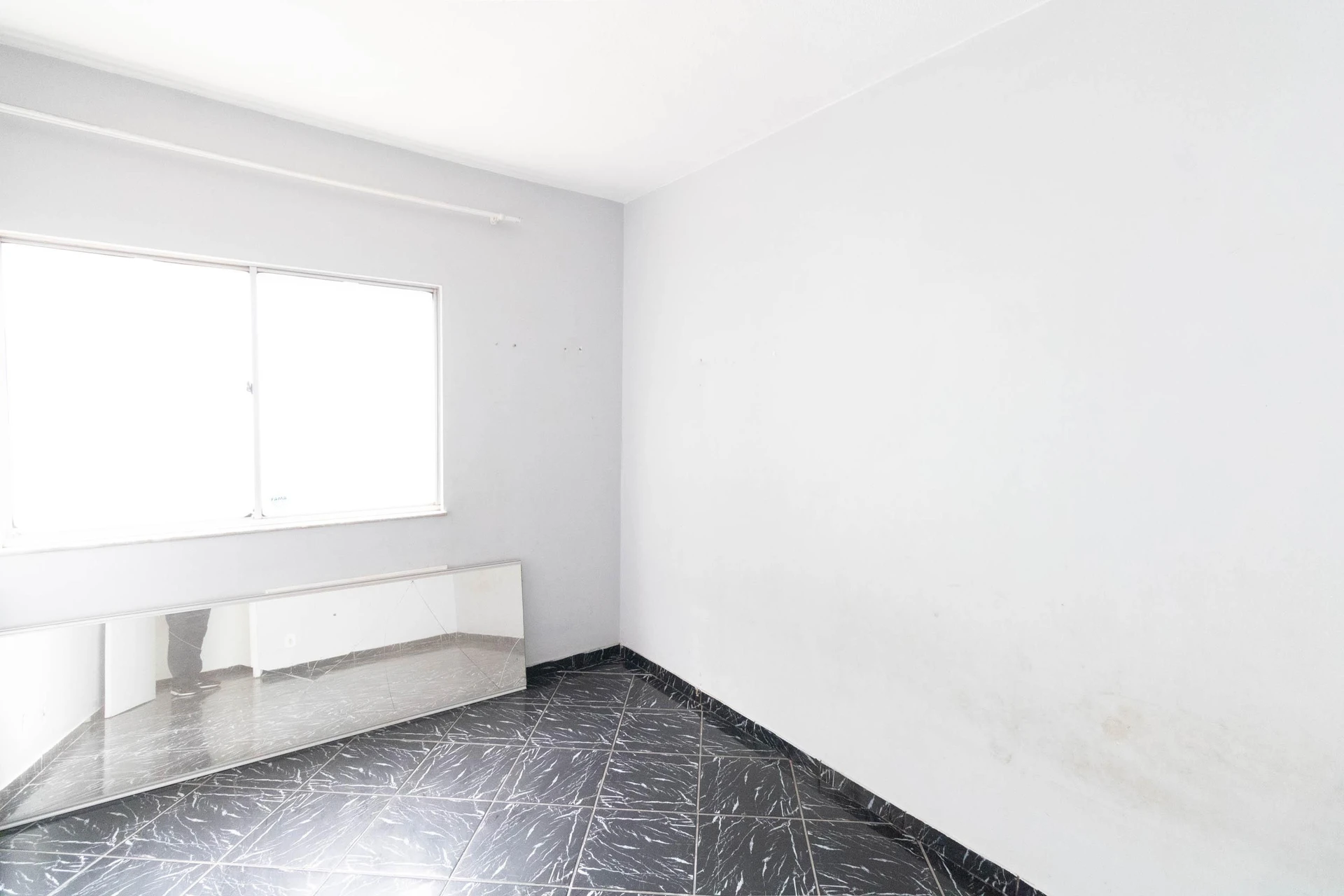 2-bedroom apartment in a building with a gym — photo 12