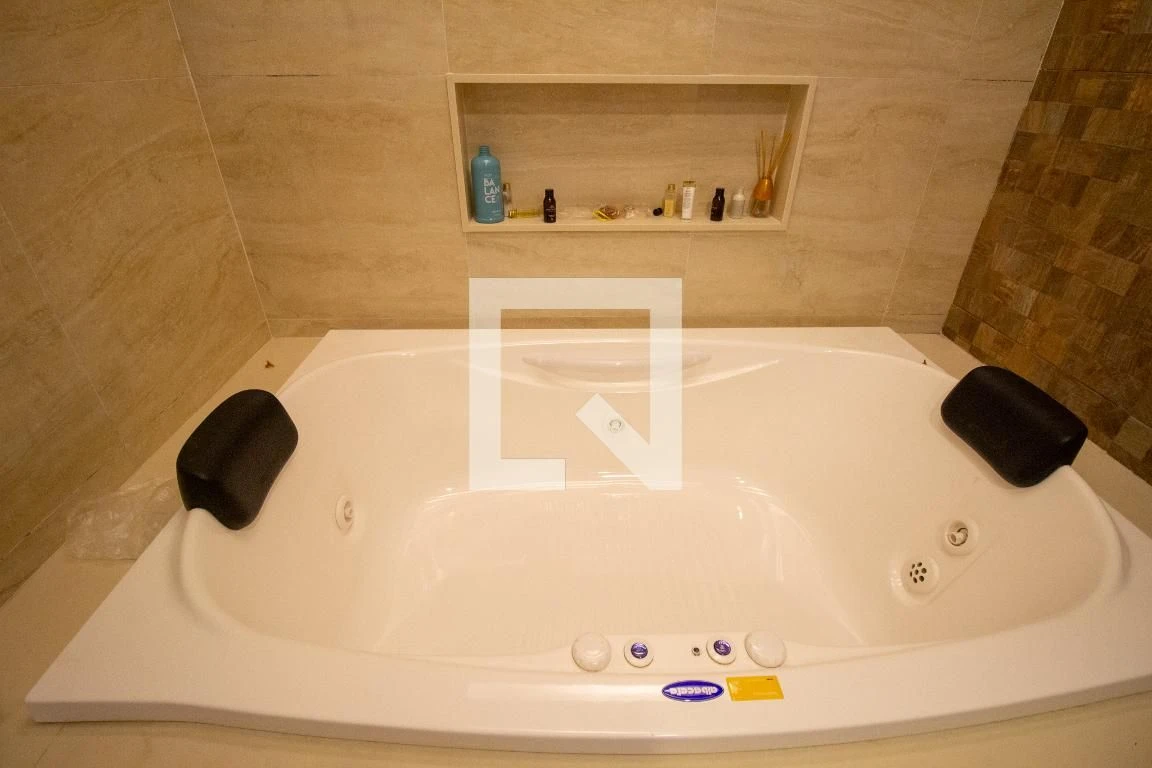 4-bedroom house with a bathtub in Rio de Janeiro — photo 11