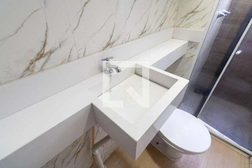 2-bedroom apartment in a building with a gym — photo 7