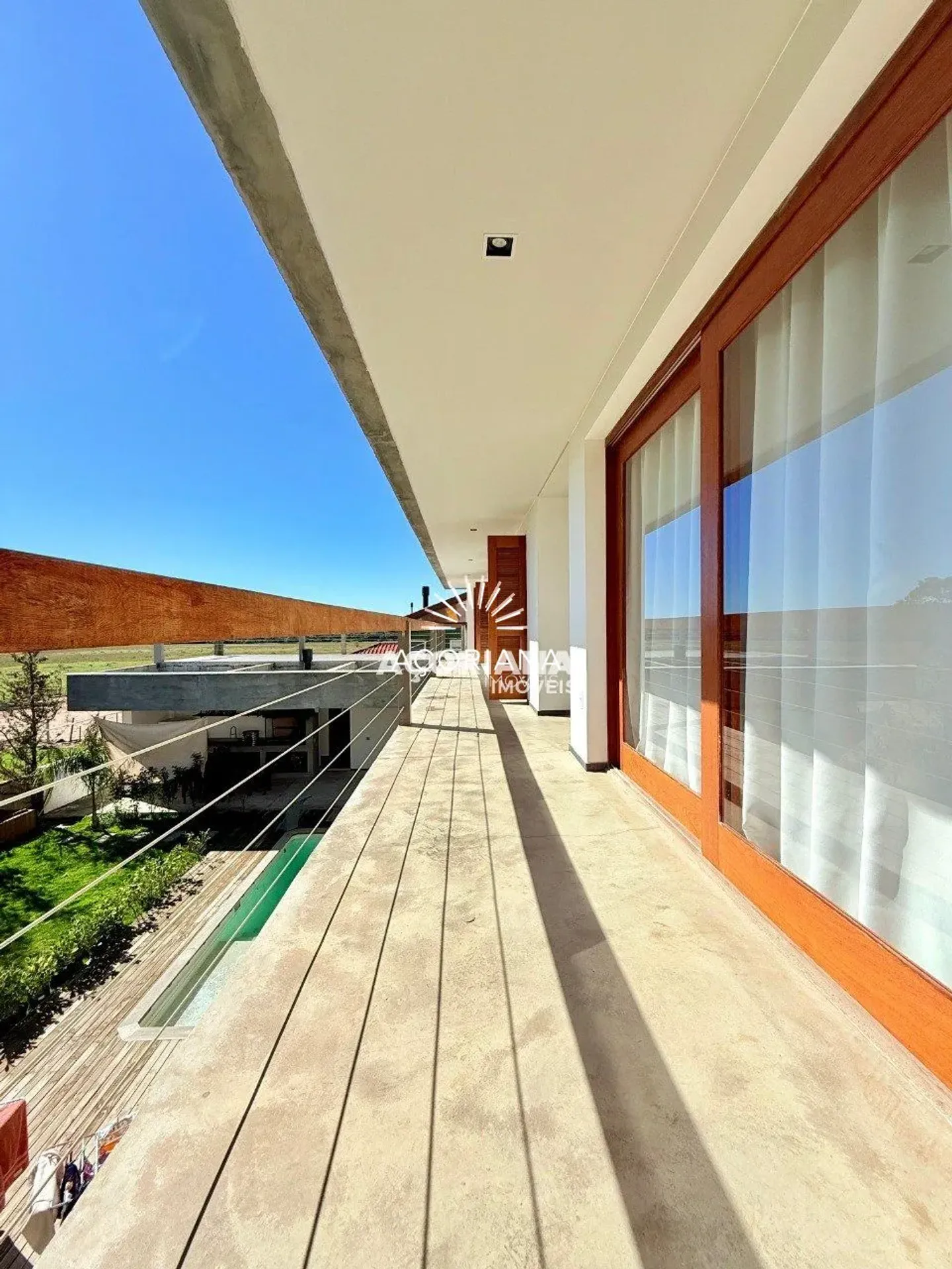 House with open-plan kitchen and 5 bedrooms over 558 m² — photo 70