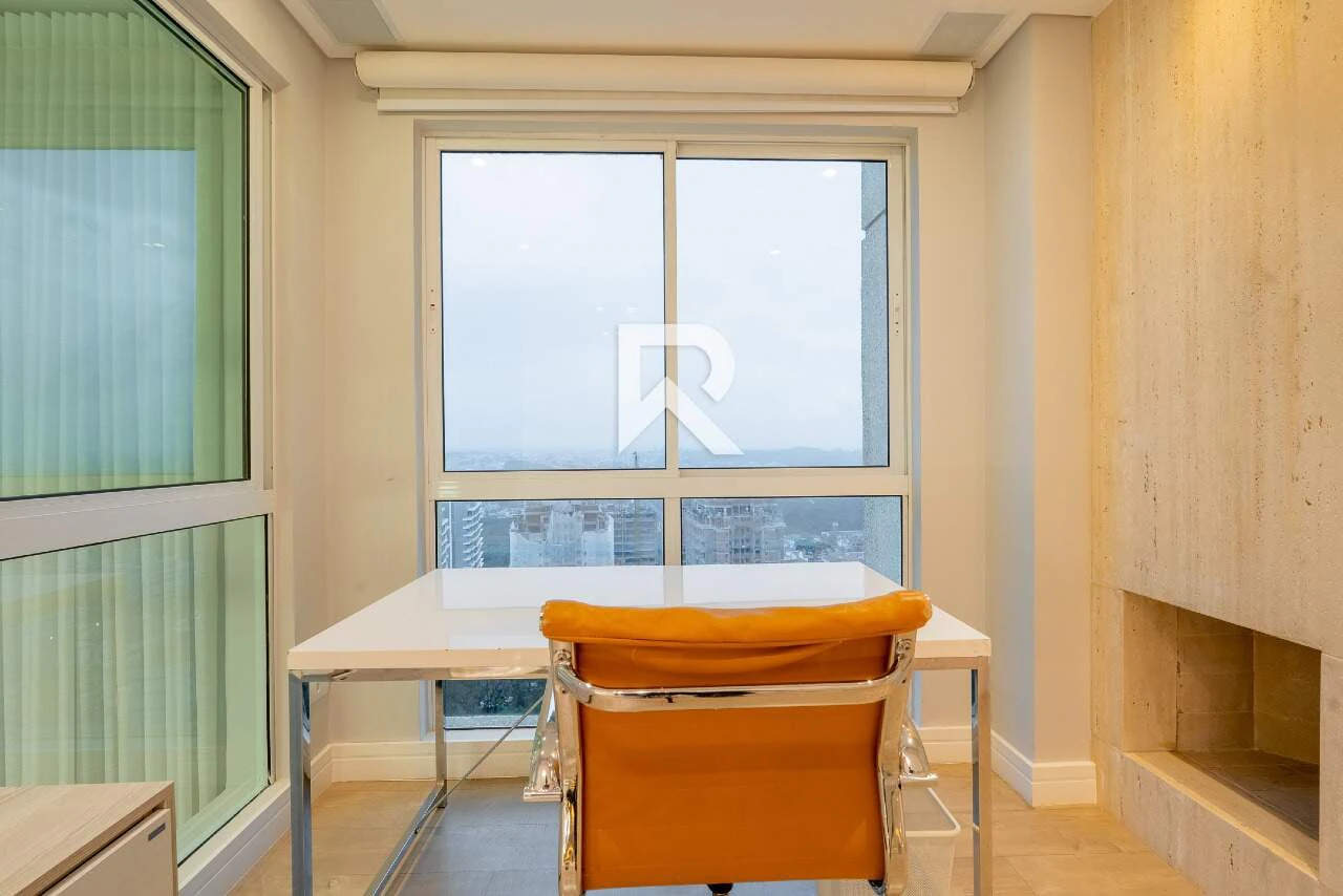 3-bedroom apartment in a building with a sauna — photo 19