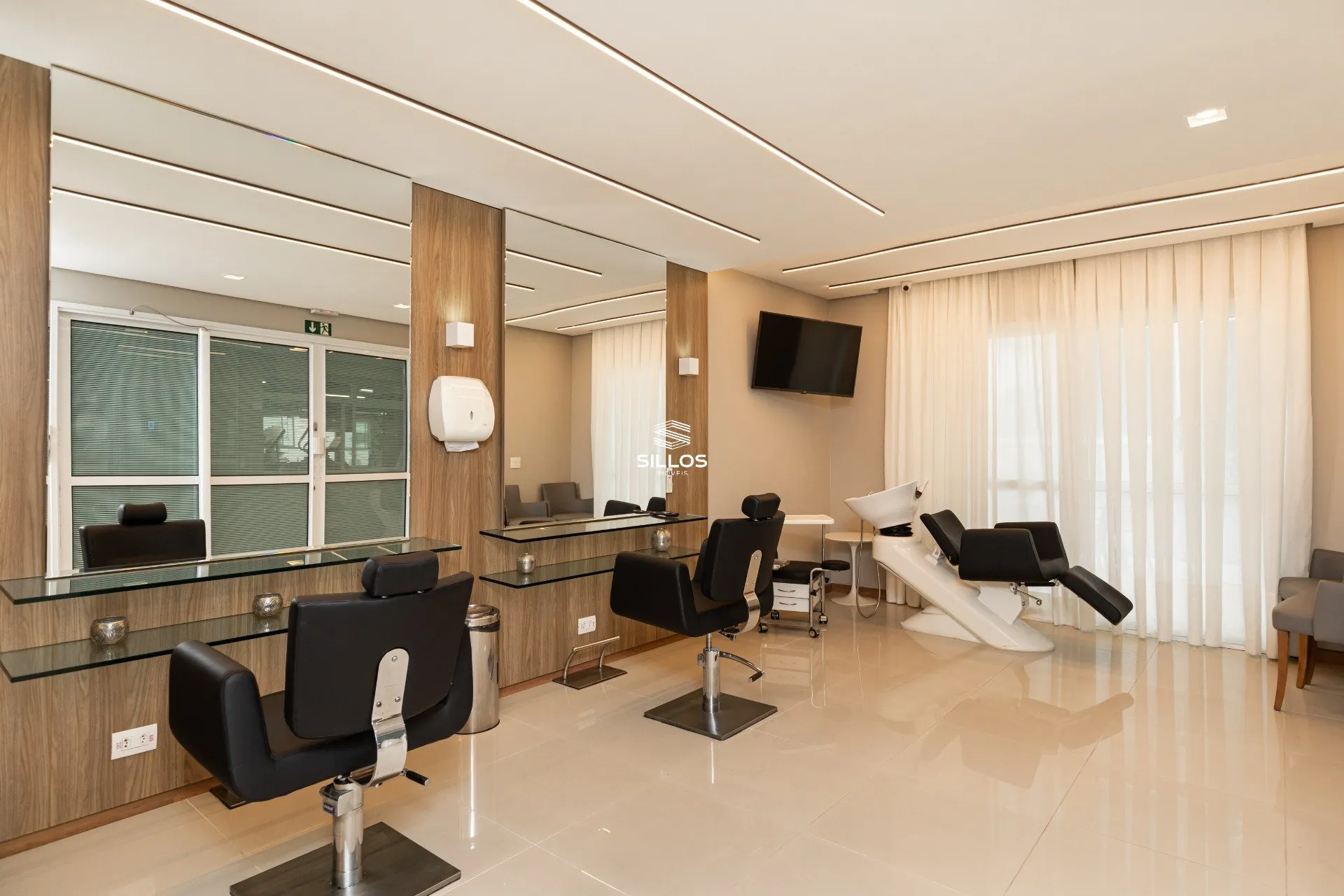 Квартира 321 м² з 3 спальнями-сюїтами і 4 паркомісцями — photo 36