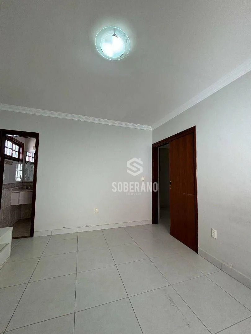 House with 6 bedrooms and 720 m² plus 4 parking — photo 48