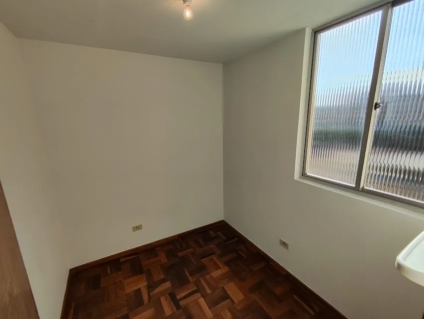 2-bedroom apartment with wood or laminate floors in Curitiba — photo 8