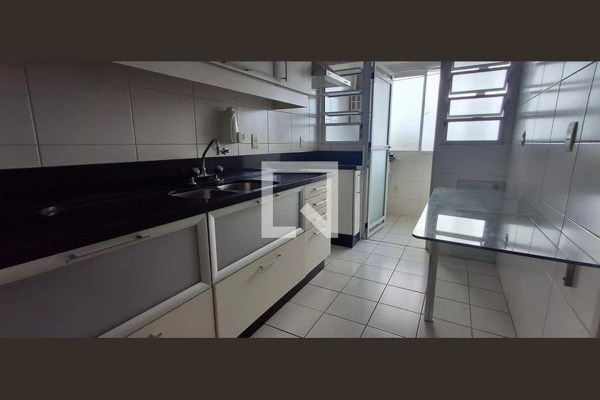 3-bedroom apartment in a building with a pool — photo 24