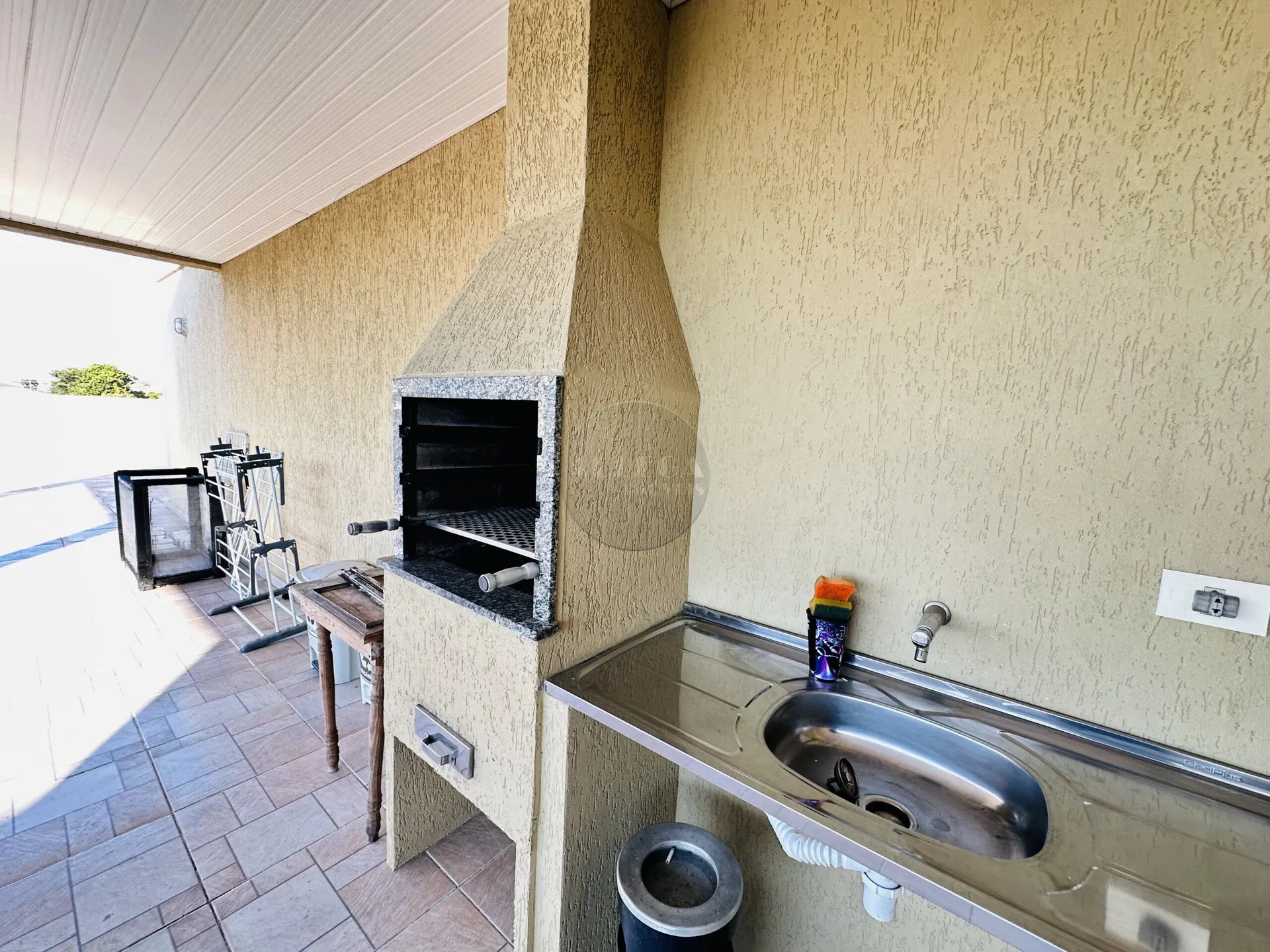Balcony with a grill in a one-bedroom apartment, 60 m² — photo 19