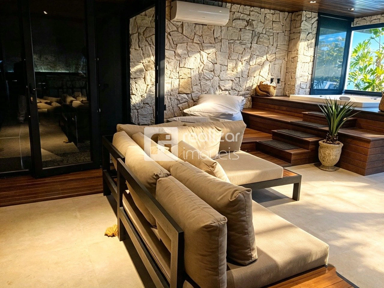 Furnished house, 560 m², with a water view — photo 19
