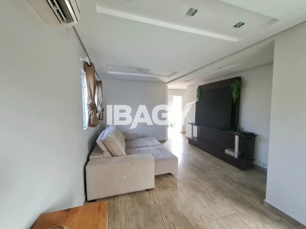 3-bedroom house with a private pool — photo 13