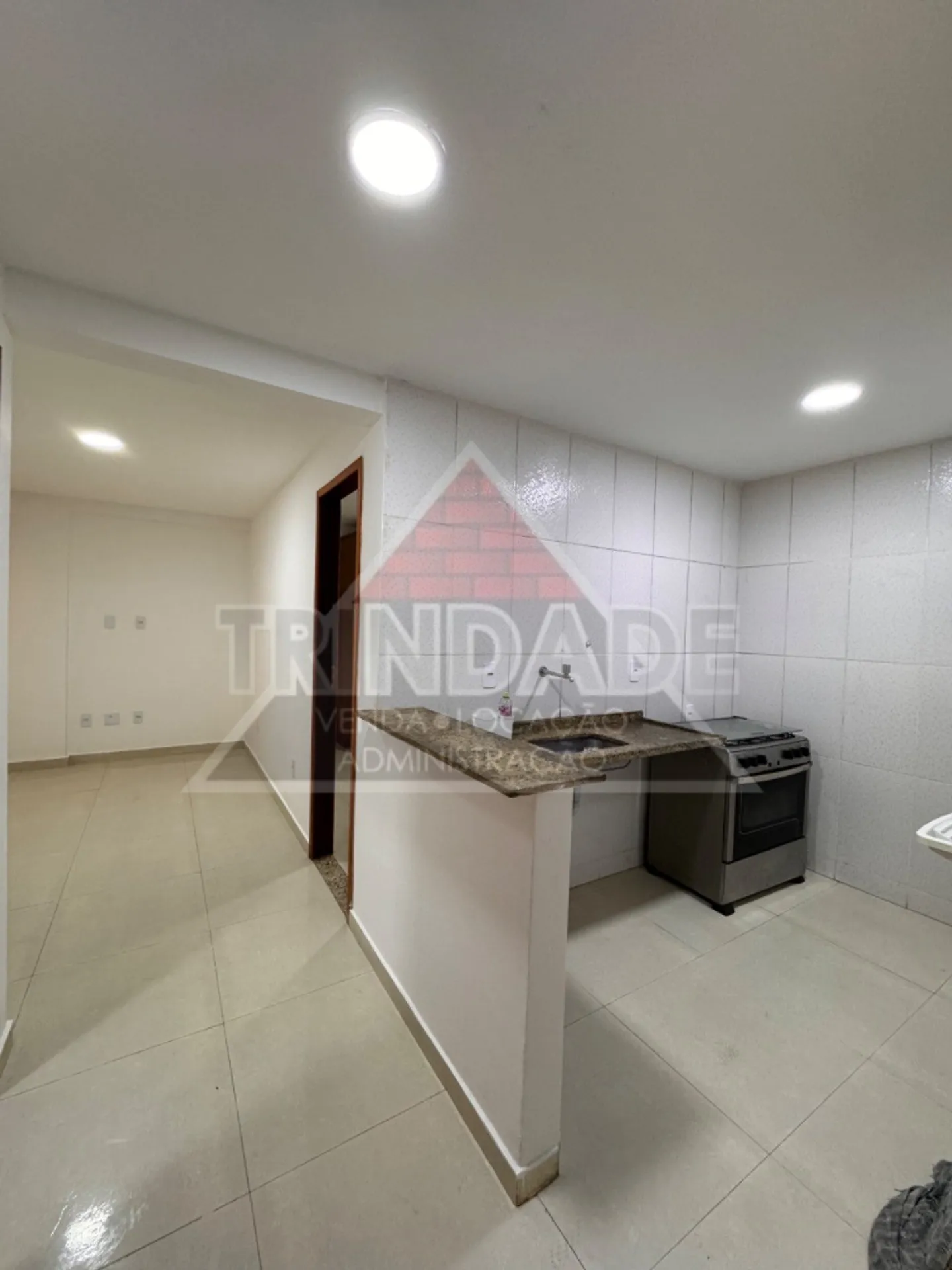 1-bedroom unfurnished apartment with glass shower box — photo 2