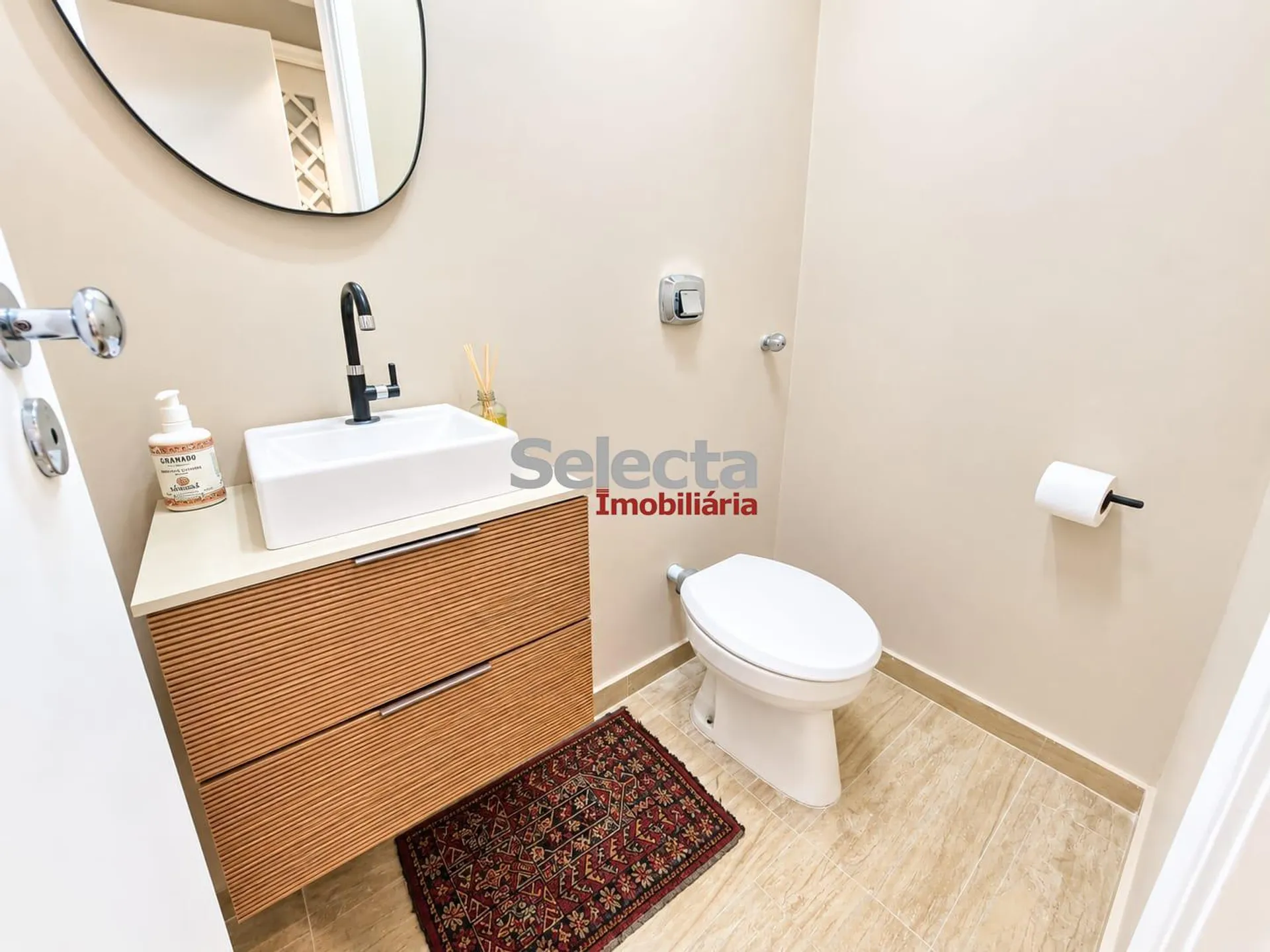 Apartment, 160 m², with wood or laminate floors — photo 18