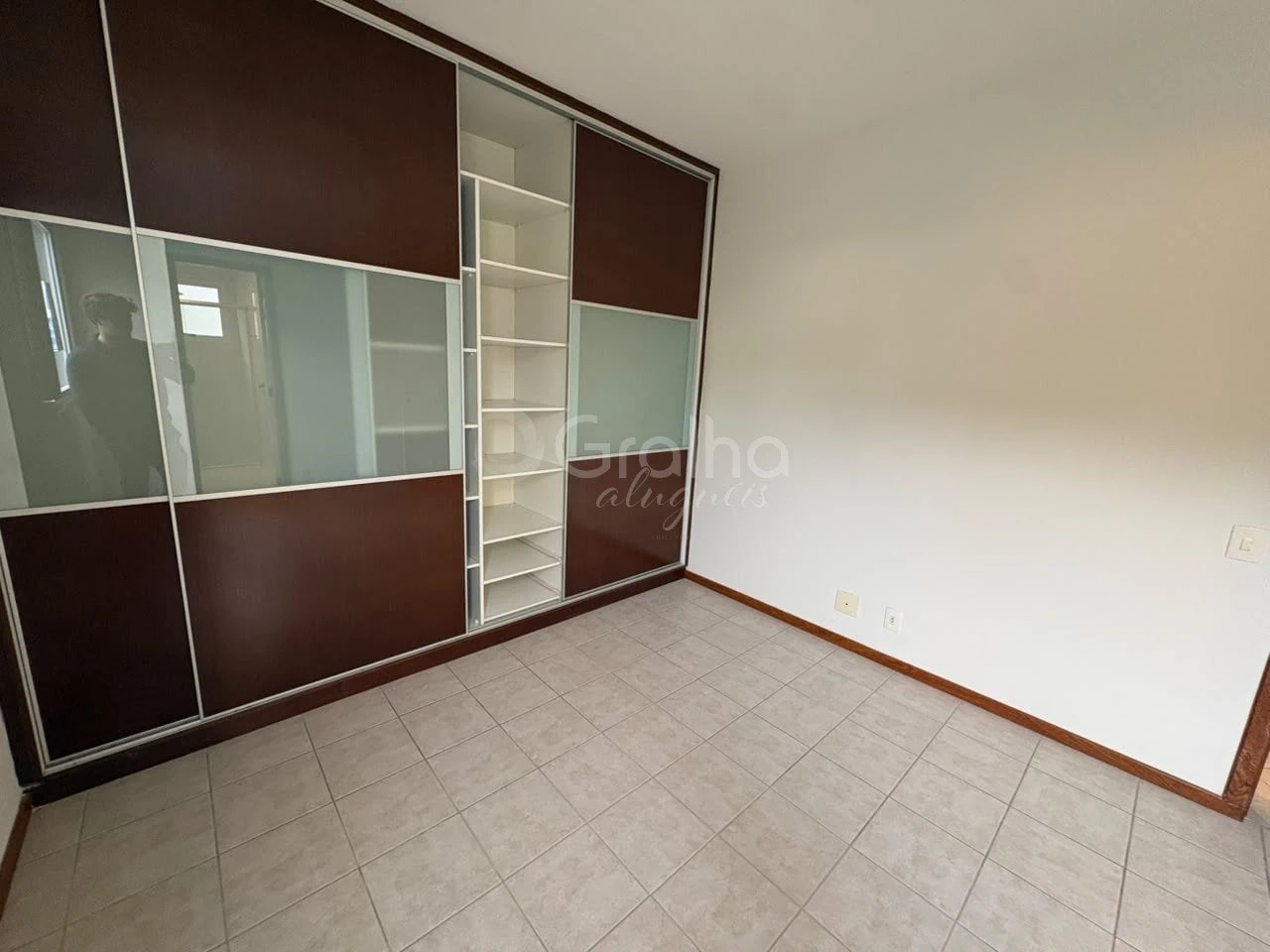 3-bedroom apartment in a building with a pool — photo 15