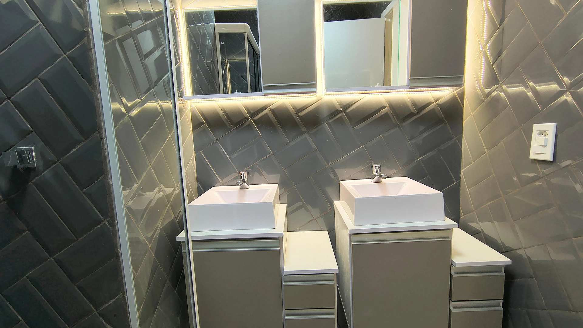 Apartment with 3 en-suite bedrooms and 5 baths, 2 parking — photo 24