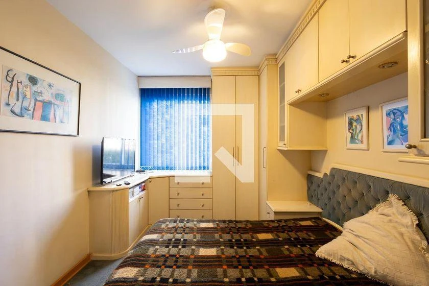 2-bedroom apartment with a bathtub in Curitiba — photo 17