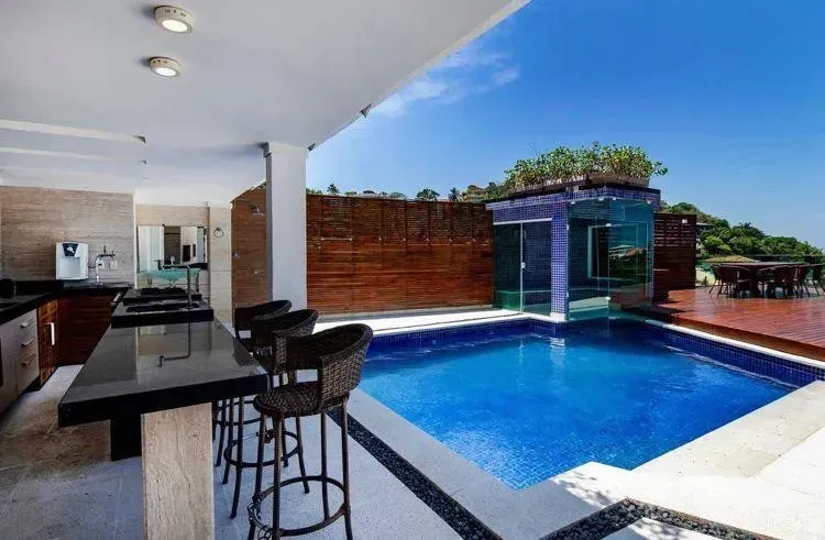 House with 5 bedrooms and open-plan kitchen plus balcony — photo 18