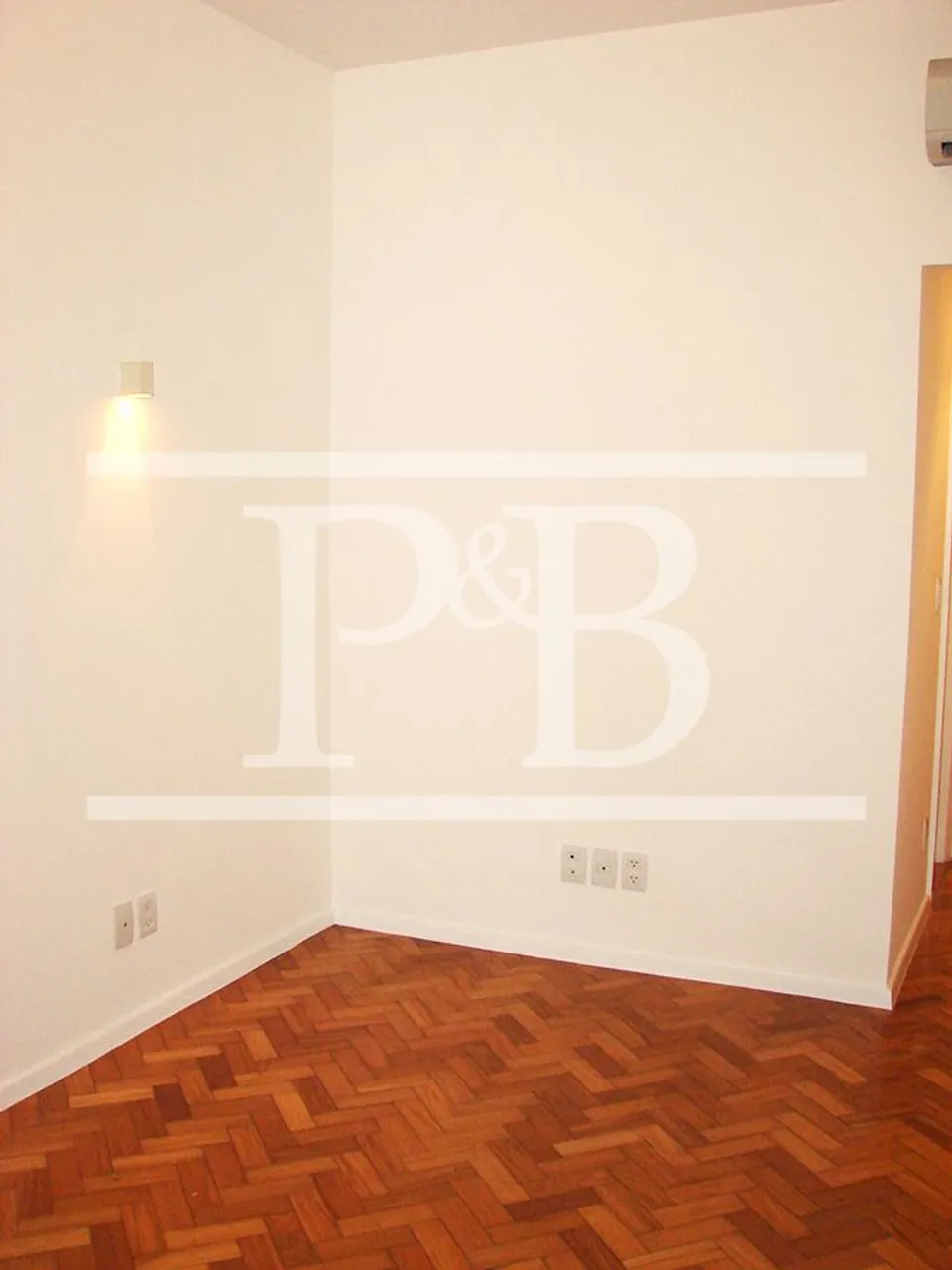 4-bedroom apartment with air conditioning — photo 13