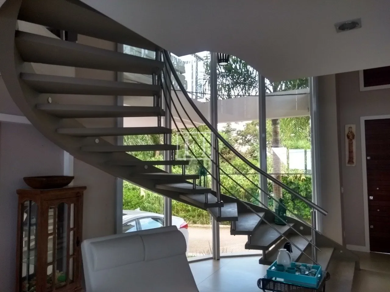 Furnished house, 450 m², with floor-to-ceiling windows — photo 9