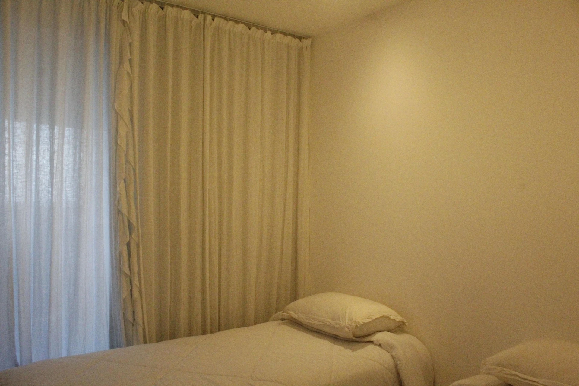 Glass-enclosed balcony in a 3-bedroom apartment, 115 m² — photo 28