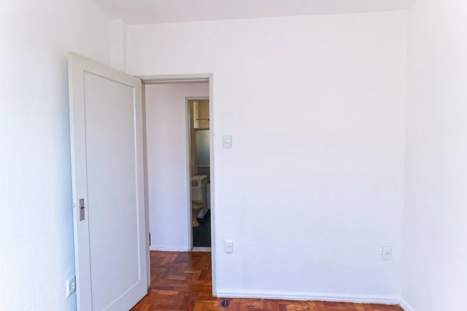 Wood or laminate floors in a 2-bedroom apartment, 62 m² — photo 14